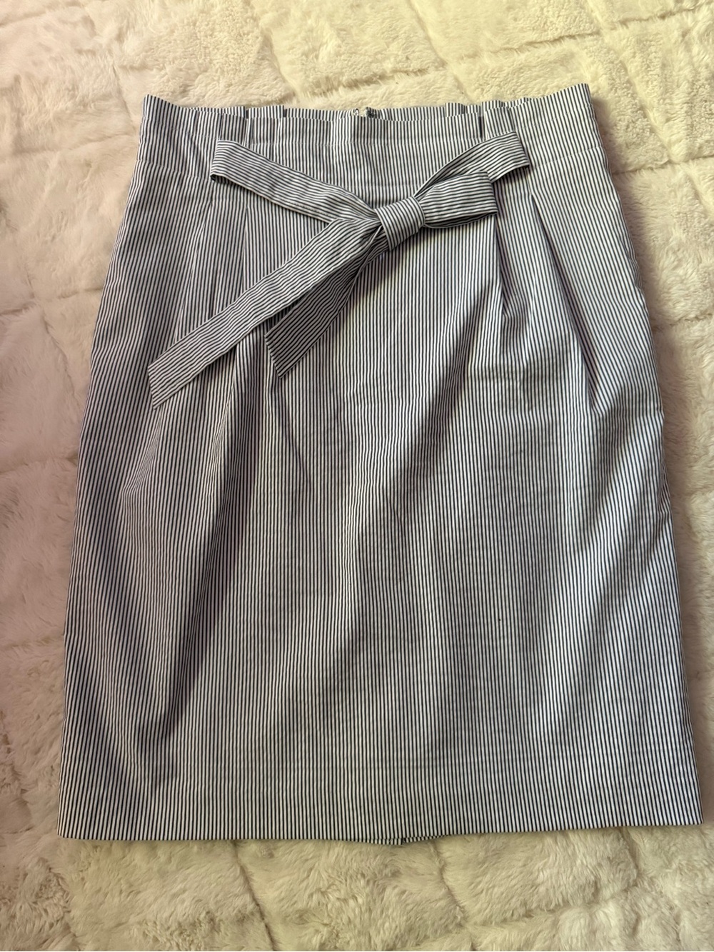 LIKE NEW! Ann Taylor Striped Paperbag Waist Pencil Skirt - Navy & White
